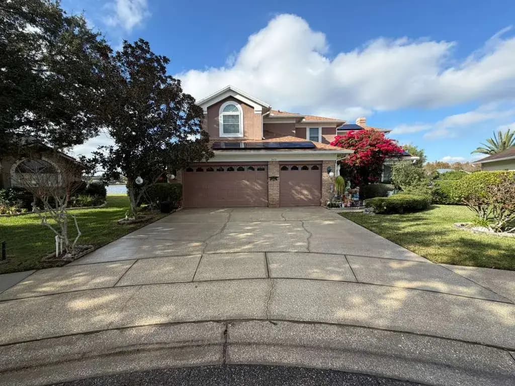 Residential driveway and house wash in Sarasota
